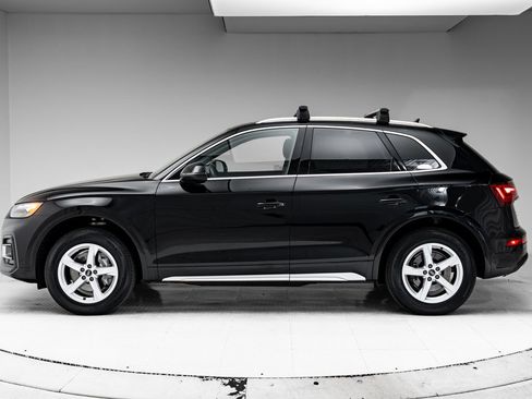Used 2023 Audi Q5 2.0T Premium w/ Convenience Package AWD/4WD image 2