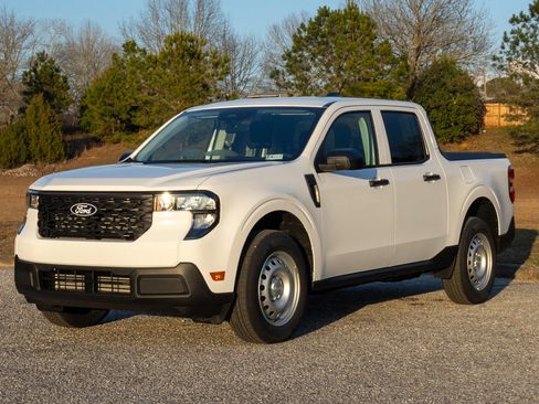 New 2025 Ford Maverick XL w/ 4K Tow Package image 3