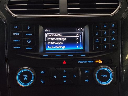 Used 2018 Ford Explorer XLT image 25