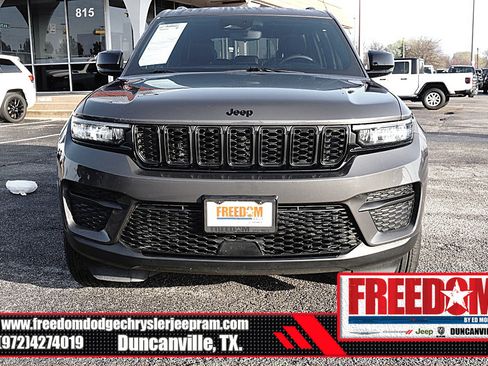 Used 2024 Jeep Grand Cherokee Altitude image 8