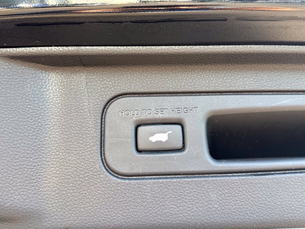 Certified 2025 Honda Pilot Black Edition image 17