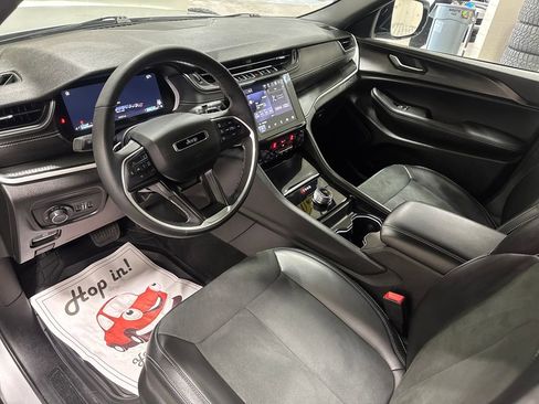 Used 2025 Jeep Grand Cherokee Altitude image 49