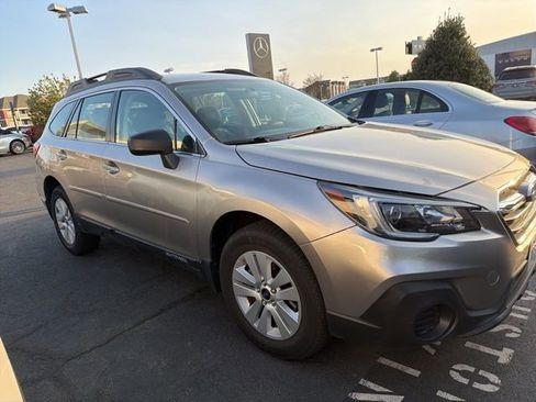Used 2018 Subaru Outback 2.5i image 1