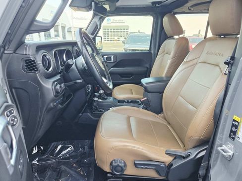 Certified 2021 Jeep Wrangler Unlimited Sahara w/ Dual Top Group AWD/4WD image 11