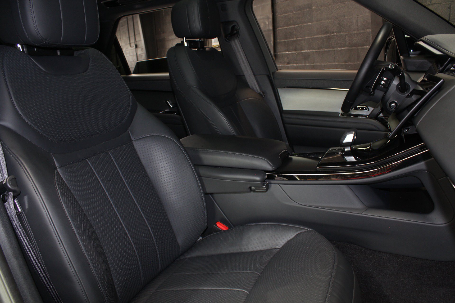 Used 2025 Land Rover Range Rover Sport SE AWD/4WD image 58
