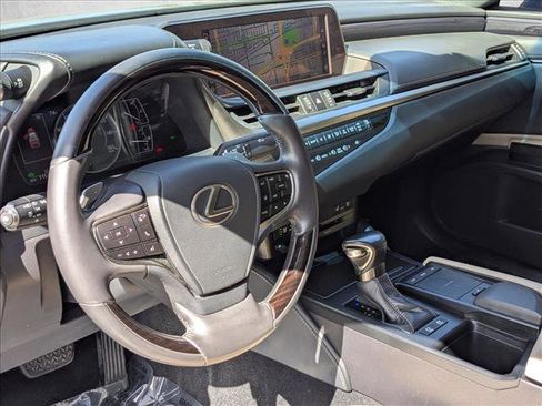 Used 2020 Lexus ES 300h w/ Premium Package image 10