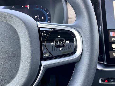 Used 2025 Volvo XC90 B5 Core w/ Protection Package Premier image 22