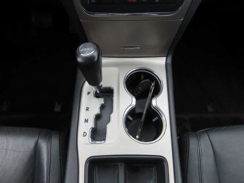 Used 2011 Jeep Grand Cherokee Laredo image 23