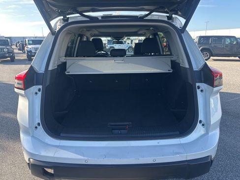 Used 2025 Nissan Rogue SV image 8