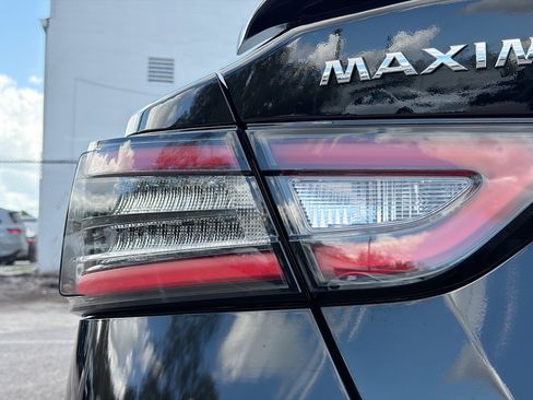 Used 2023 Nissan Maxima SR w/ Sport Mat Group image 10