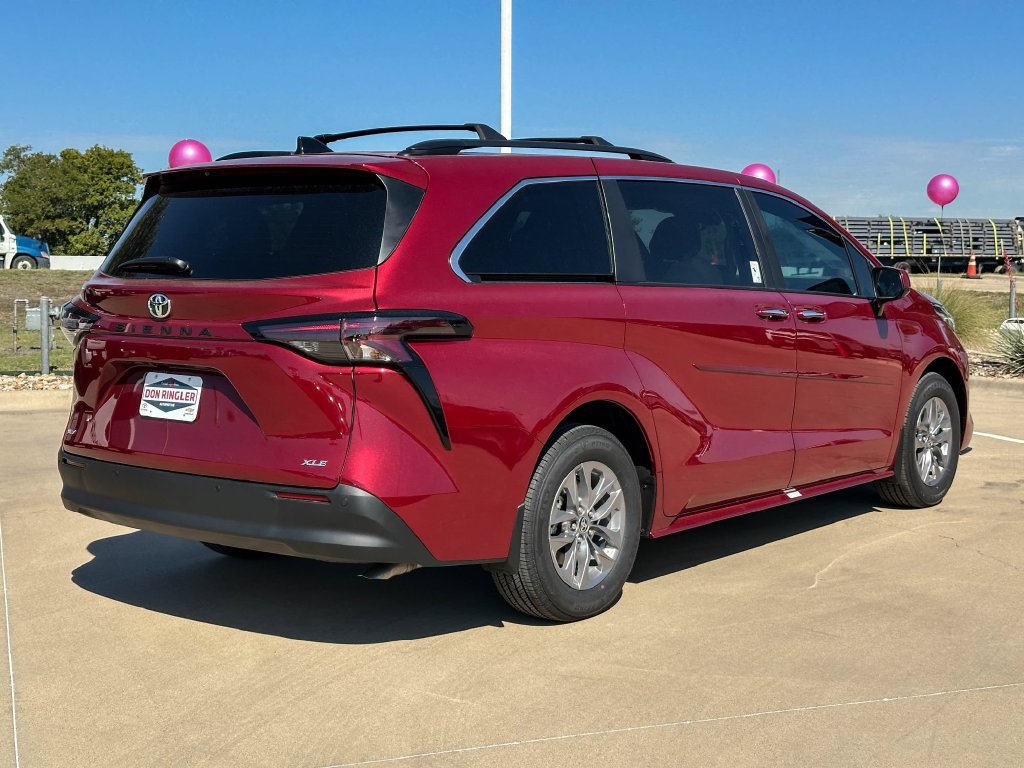 New 2026 Toyota Sienna XLE FWD image 5
