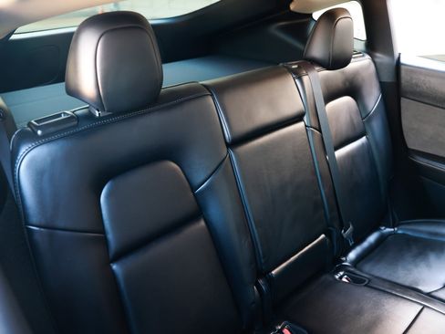 Used 2024 Tesla Model Y Performance image 19