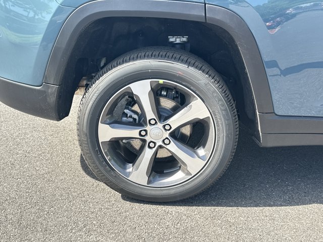 New 2026 Jeep Grand Cherokee Limited w/ Luxury Tech Group II RWD image 19
