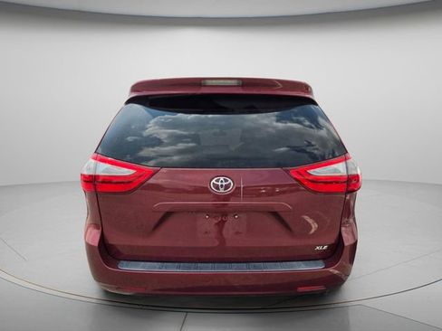 Used 2015 Toyota Sienna XLE FWD image 6
