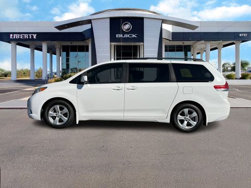 Used 2014 Toyota Sienna LE image 7