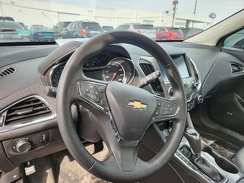 Used 2017 Chevrolet Cruze LT w/ Sun And Sound Package image 11