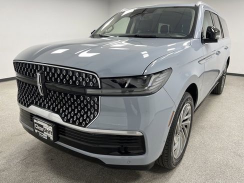 Used 2025 Lincoln Navigator L Reserve image 5