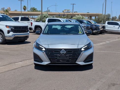 Used 2024 Nissan Altima 2.5 SV FWD image 8