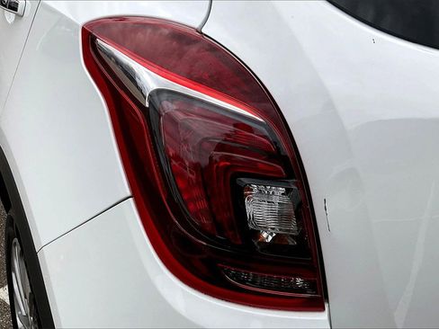 Used 2020 Buick Encore Preferred image 28