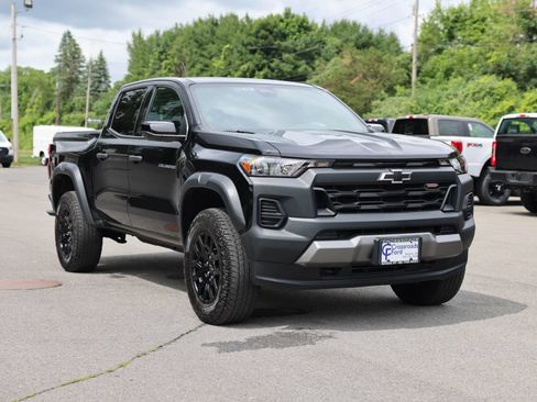 Used 2024 Chevrolet Colorado Trail Boss w/ Advanced Trailering Package AWD/4WD image 3