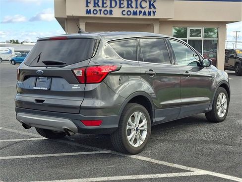Used 2019 Ford Escape SE image 6