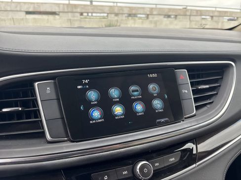 Used 2018 Buick Enclave Essence image 11