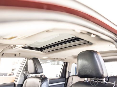 Used 2019 Toyota Highlander XLE AWD/4WD image 20