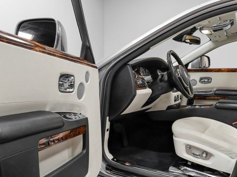 Used 2010 Rolls-Royce Ghost image 7