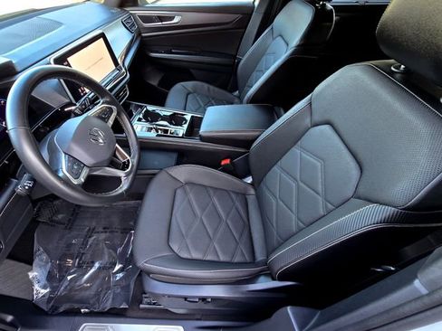 Used 2025 Volkswagen Atlas Cross Sport SE image 21