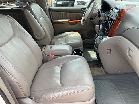 Used 2006 Toyota Sienna XLE w/ XLE Pkg 5 FWD image 12