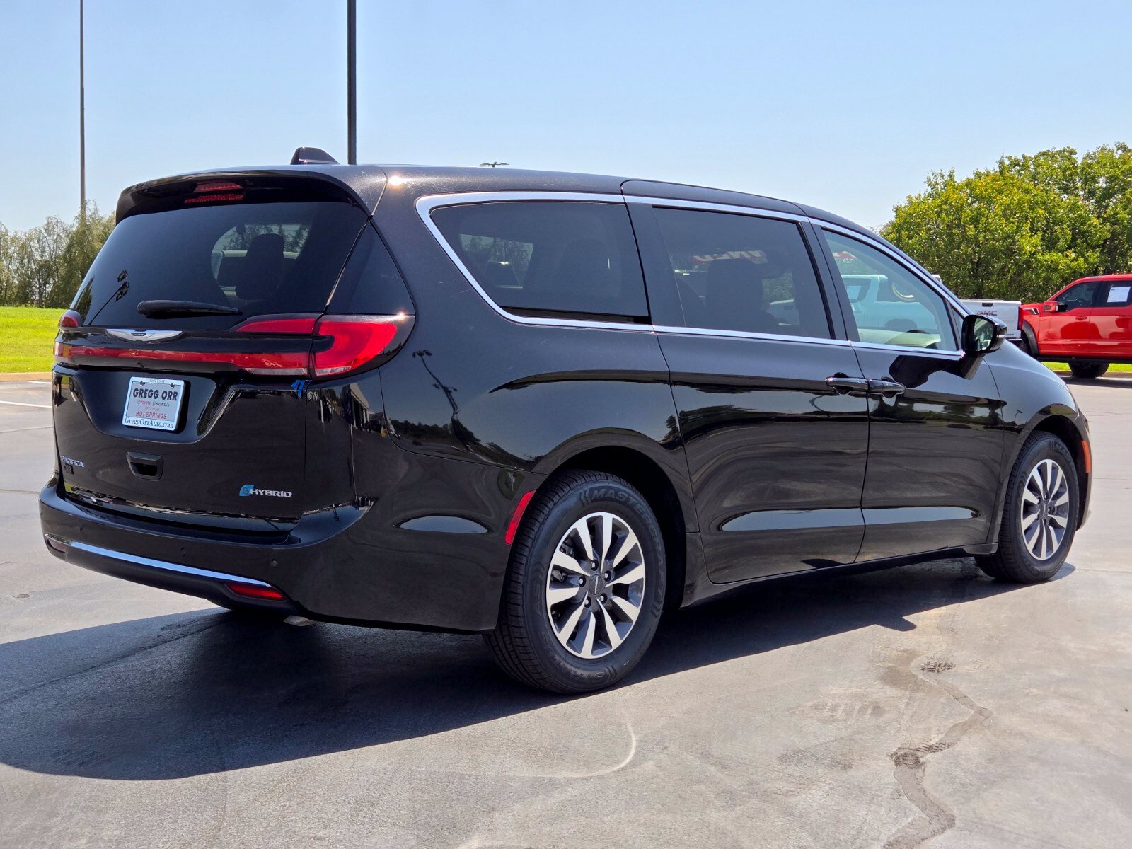 Used 2024 Chrysler Pacifica Limited FWD image 5