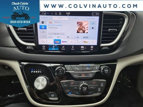 Used 2024 Chrysler Pacifica Touring-L image 29