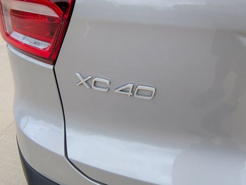 Used 2025 Volvo XC40 B5 Plus AWD/4WD image 41