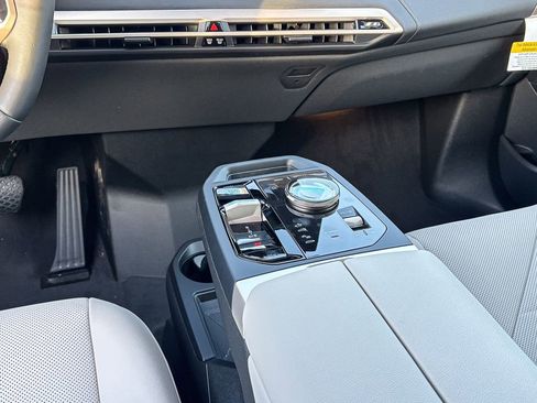 Used 2026 BMW iX xDrive60 image 24