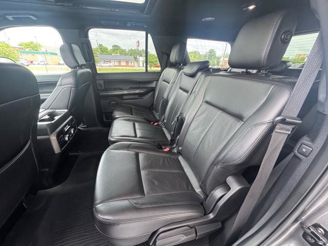 Used 2019 Ford Expedition XLT w/ Equipment Group 202A AWD/4WD image 11