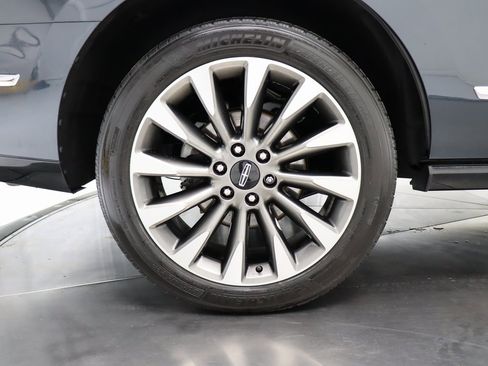 Used 2021 Lincoln Navigator Reserve w/ Luxury Package image 42