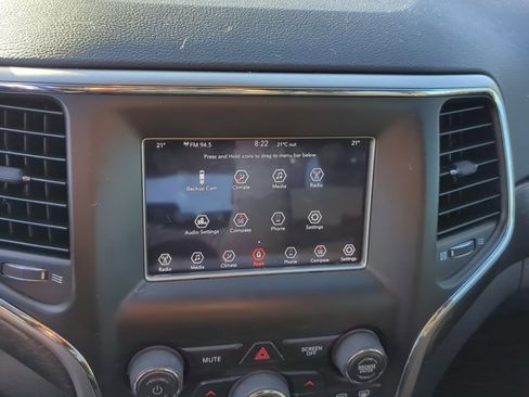 Used 2018 Jeep Grand Cherokee Laredo image 17