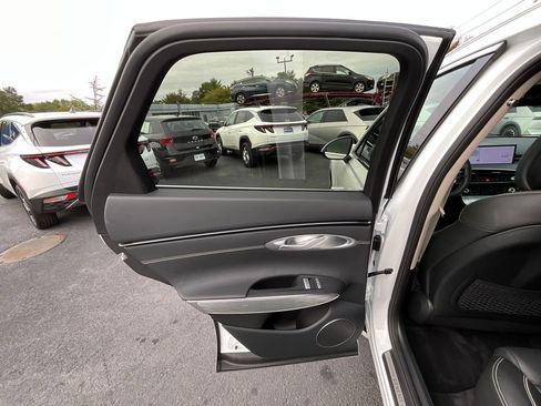 Used 2026 Genesis Electrified GV70 image 27