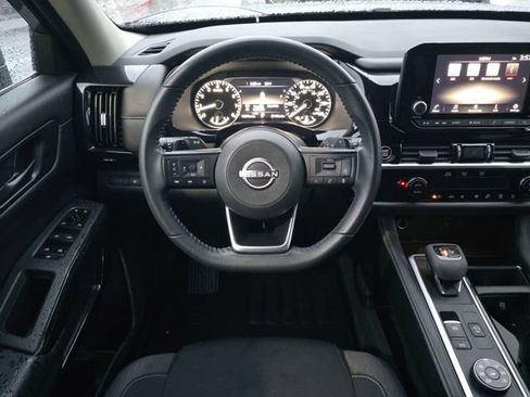 Used 2024 Nissan Pathfinder SV image 19