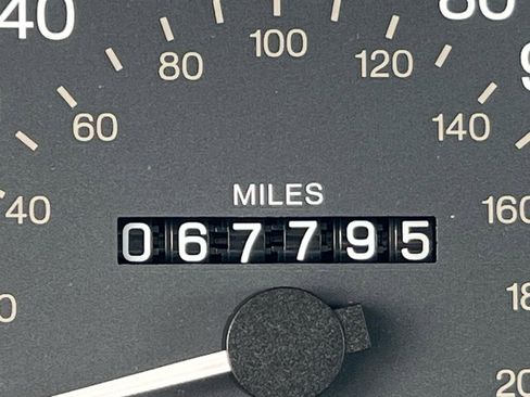 Used 1997 Cadillac Catera RWD image 23