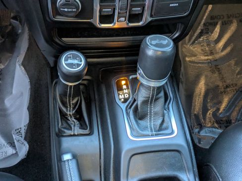 Used 2022 Jeep Wrangler Unlimited Sahara w/ Cold Weather Group image 24