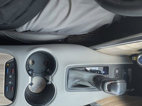 Used 2021 Toyota Venza XLE w/ Softex Package image 26