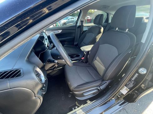 Used 2023 Kia Forte LXS w/ LXS Technology Package image 34