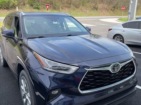 Used 2021 Toyota Highlander Limited image 2