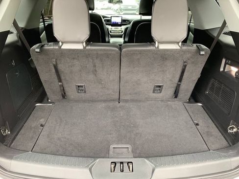 Used 2021 Ford Explorer XLT w/ Equipment Group 202A AWD/4WD image 18