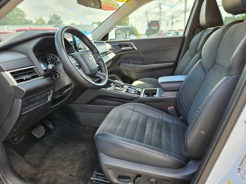 Used 2023 Mitsubishi Outlander SE image 18