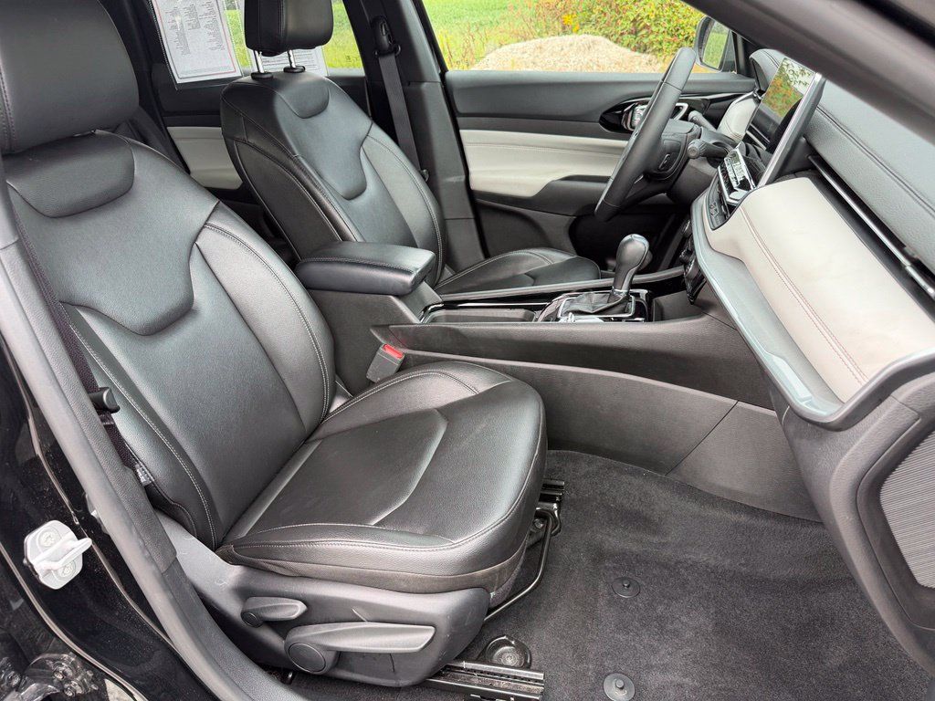 Used 2025 Jeep Compass Limited AWD/4WD image 21