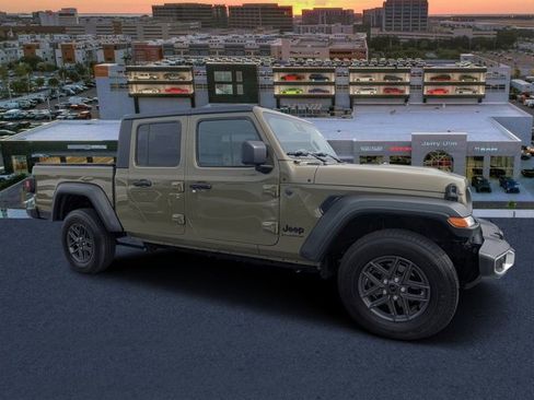 Used 2025 Jeep Gladiator Sport image 1