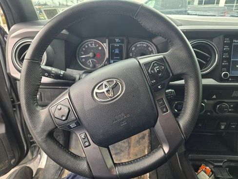 Used 2022 Toyota Tacoma TRD Sport AWD/4WD image 30