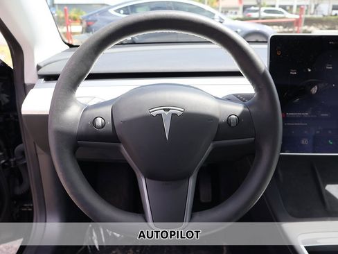Used 2021 Tesla Model 3 Standard Range Plus image 3